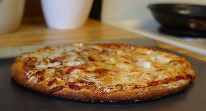 Un Britannique a trouvé un moyen de s`offrir des pizzas gratuites